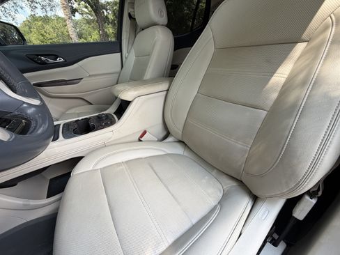 Used 2021 GMC Acadia Denali w/ Denali Technology Package FWD image 17