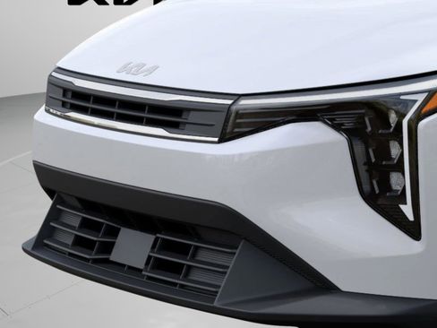 New 2026 Kia K4 LXS FWD image 13