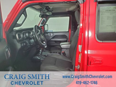 Used 2019 Jeep Wrangler Unlimited Sahara w/ Cold Weather Group AWD/4WD image 10