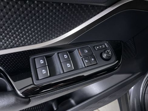 Used 2019 Toyota C-HR XLE FWD image 11