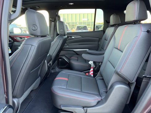 Used 2025 Chevrolet Traverse RS image 10