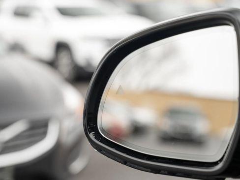 Used 2023 BMW X7 xDrive40i w/ Executive Package image 28