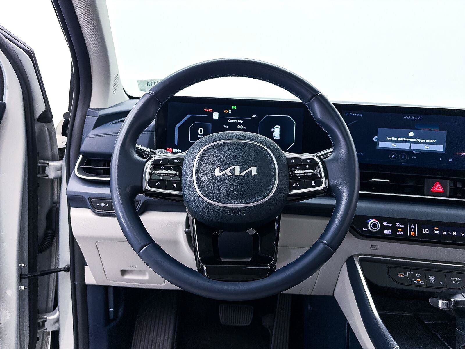 Used 2025 Kia Carnival SX FWD image 30