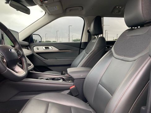 Used 2025 Ford Explorer Active w/ Active Comfort Package image 10