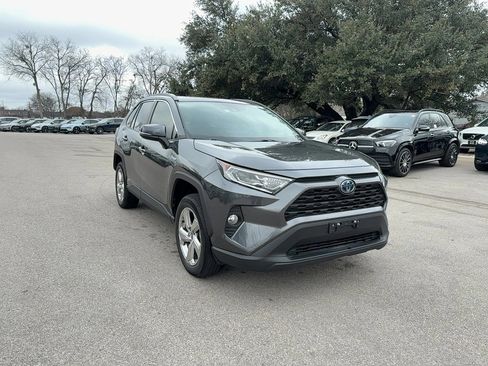 Used 2021 Toyota RAV4 XLE Premium image 8
