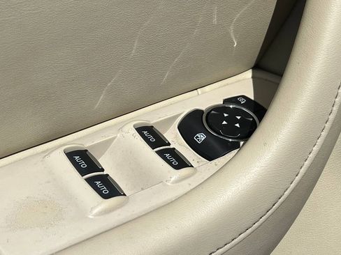 Used 2014 Lincoln MKS AWD image 15