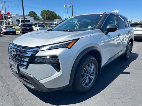 Used 2025 Nissan Rogue S image 7