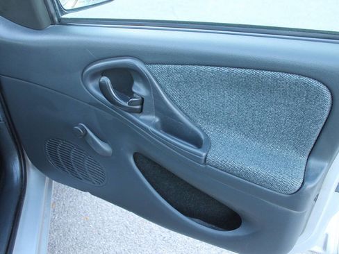 Used 2005 Chevrolet Cavalier Sedan w/ Preferred Equipment Group FWD image 30