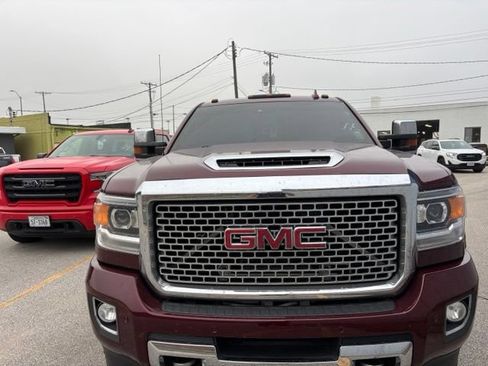 Used 2017 GMC Sierra 2500 Denali w/ Duramax Plus Package AWD/4WD image 5