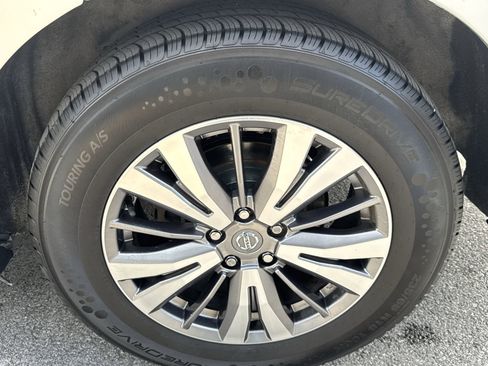 Used 2020 Nissan Pathfinder SV image 30