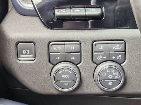 Certified 2025 Chevrolet Silverado 1500 High Country w/ Technology Package AWD/4WD image 16