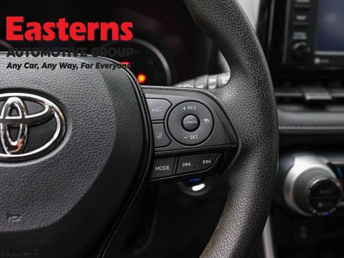 Used 2021 Toyota RAV4 XLE AWD/4WD image 15