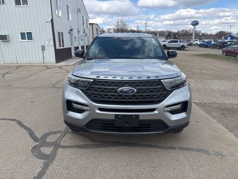 Used 2023 Ford Explorer XLT w/ Equipment Group 202A AWD/4WD image 2