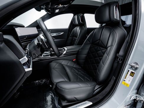 Used 2023 BMW 740i 740i w/ Parking Assistance Package image 27