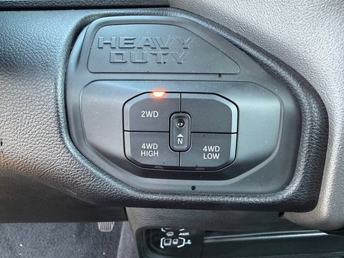 Used 2026 RAM 2500 Big Horn AWD/4WD image 9