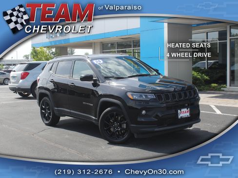 Used 2025 Jeep Compass Latitude w/ Convenience Group AWD/4WD image 1