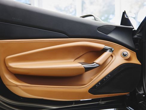 Used 2022 Ferrari F8 Tributo image 32