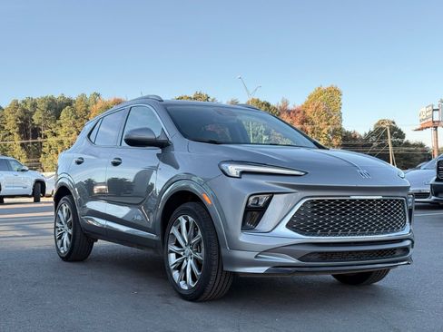 Used 2024 Buick Encore GX Avenir image 4
