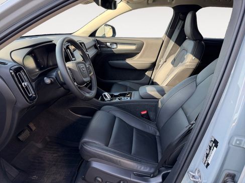 Used 2024 Volvo XC40 B5 Ultimate w/ Protection Package Premier image 9