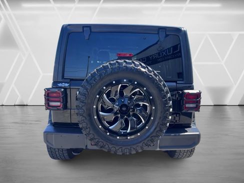 Used 2019 Jeep Wrangler Unlimited Sahara image 10