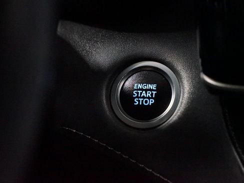 Used 2021 Toyota Highlander XLE FWD image 20