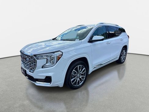 Used 2023 GMC Terrain Denali w/ Denali Premium Package AWD/4WD image 7