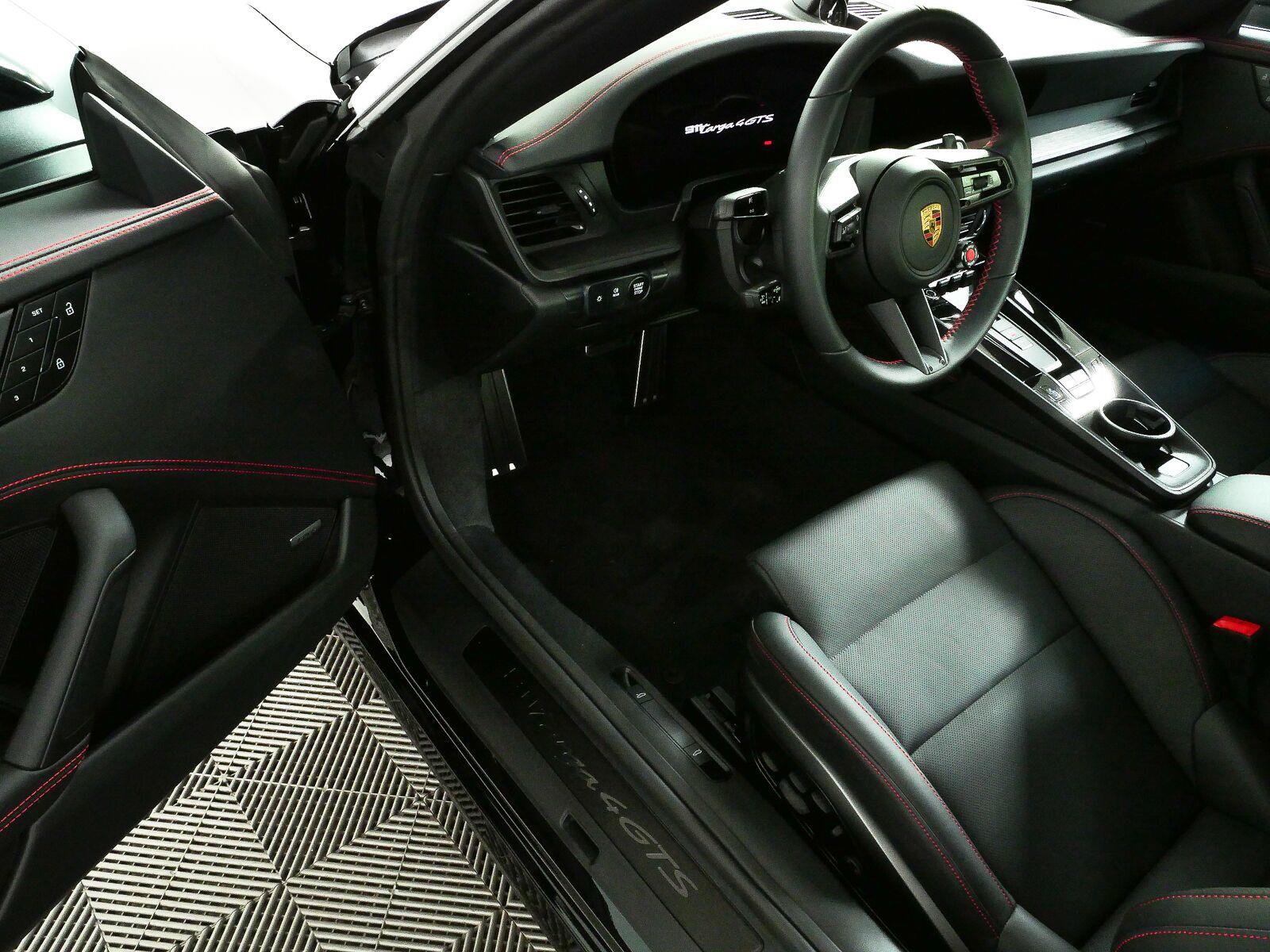 Certified 2026 Porsche 911 Targa 4 GTS AWD/4WD image 8