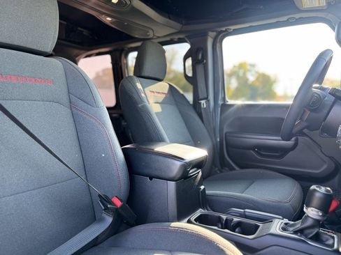Used 2024 Jeep Wrangler Unlimited Rubicon image 12