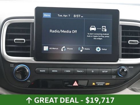 Used 2025 Hyundai Venue SEL FWD image 35