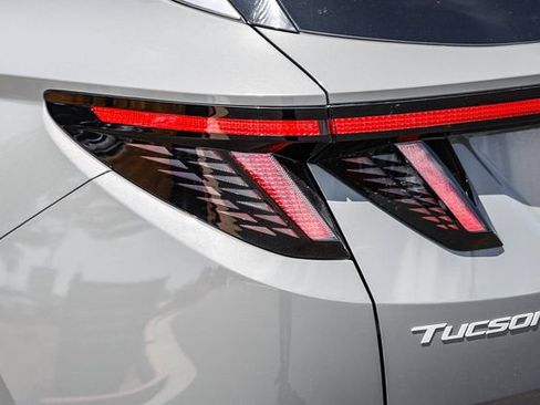 Certified 2025 Hyundai Tucson Limited AWD/4WD image 10