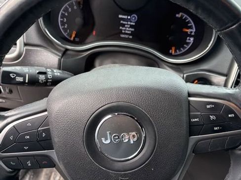 Used 2018 Jeep Grand Cherokee Laredo image 9