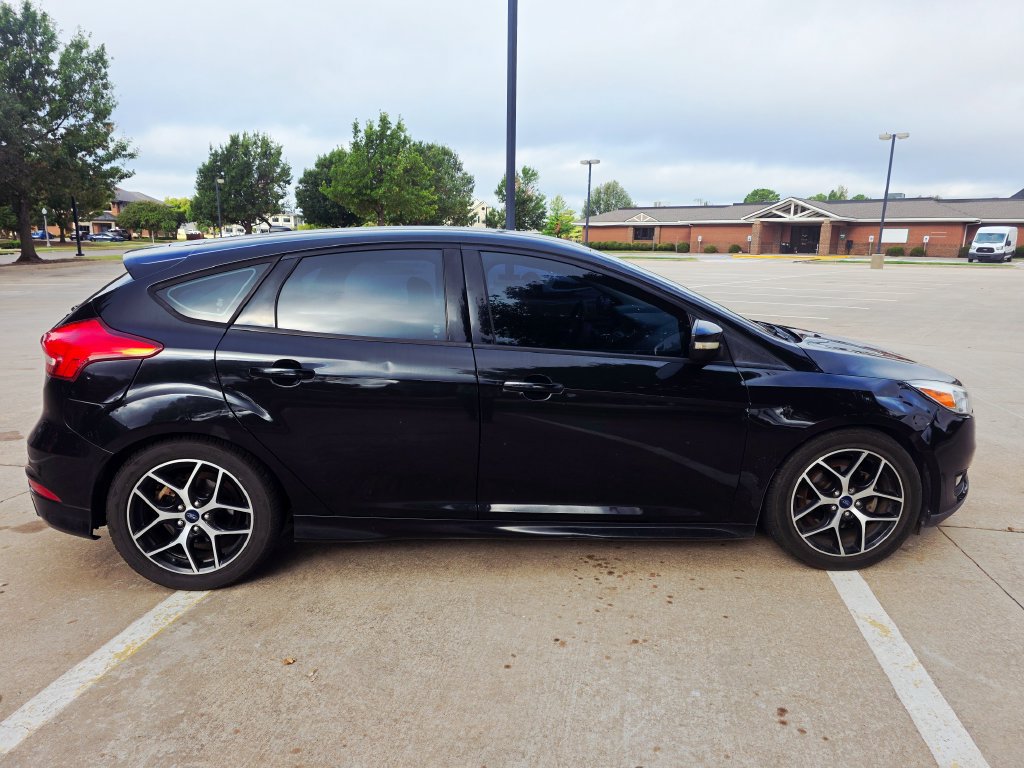 Used 2015 Ford Focus SE w/ SE Sport Package FWD image 24