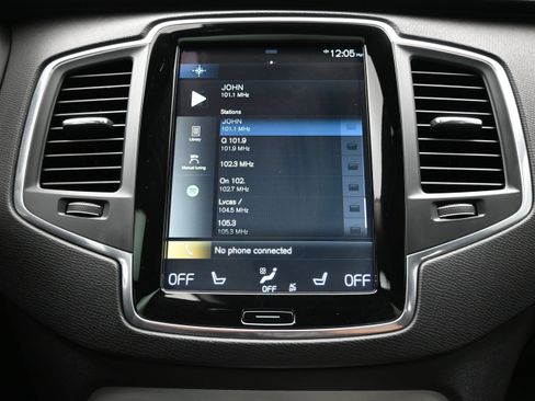 Used 2021 Volvo XC90 T5 Momentum w/ Protection Package Premier FWD image 32