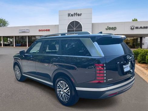 Used 2026 Hyundai Palisade SEL FWD image 4