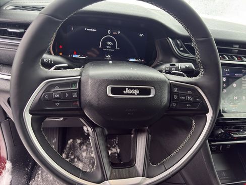 Used 2024 Jeep Grand Cherokee Altitude image 15