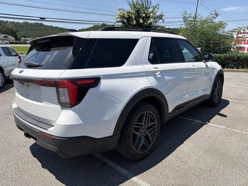 Used 2025 Ford Explorer ST-Line w/ Premium Package RWD image 4