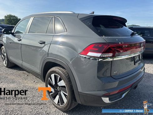 Used 2025 Volkswagen Atlas Cross Sport SE w/ Panoramic Sunroof Package FWD image 3