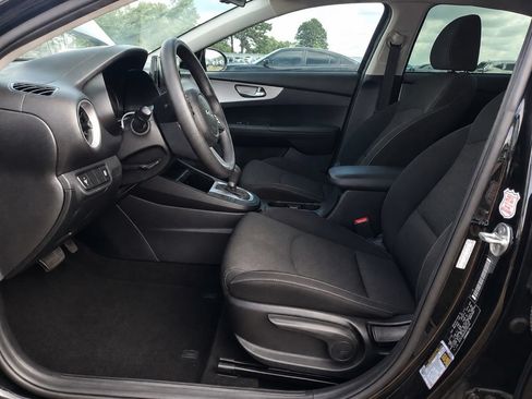 Used 2023 Kia Forte LXS FWD image 7