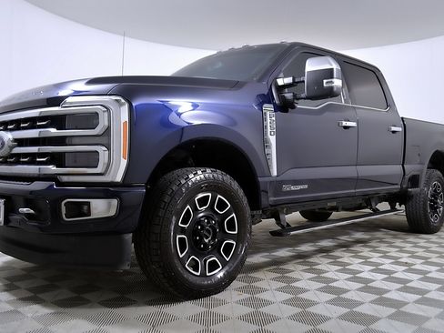 Used 2023 Ford F250 Platinum AWD/4WD image 2