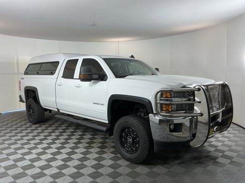 Used 2019 Chevrolet Silverado 2500 LT w/ LT Convenience Package image 3