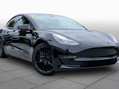 Used 2021 Tesla Model 3 Standard Range Plus RWD image 2