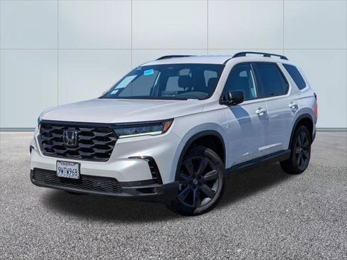 Certified 2025 Honda Pilot Sport image 1