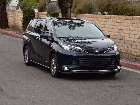 Used 2021 Toyota Sienna XLE FWD image 37