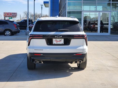 New 2026 Chevrolet Traverse LT image 8