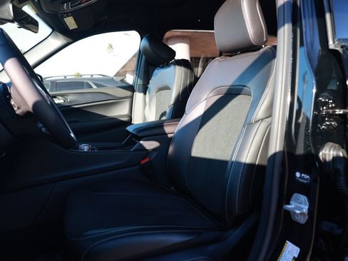 New 2025 Jeep Grand Cherokee Altitude image 13