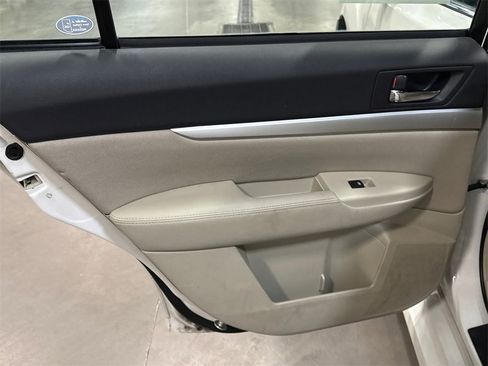 Used 2014 Subaru Legacy 2.5i Premium image 12