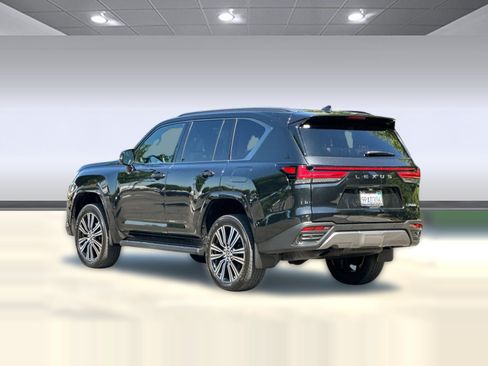 Certified 2024 Lexus LX 600 4WD w/ Appearance Package image 3