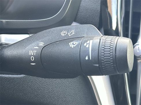 Used 2019 Volvo S60 T6 Momentum w/ Multimedia Package image 18