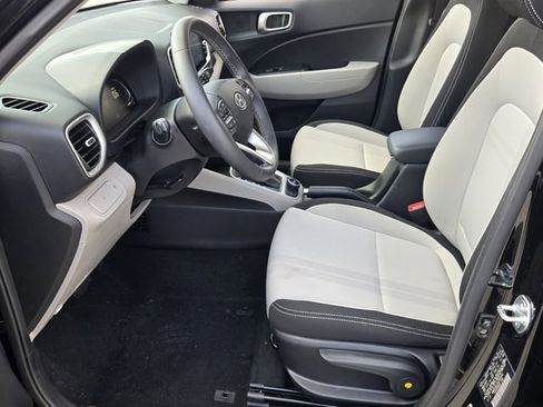 Certified 2025 Hyundai Venue SEL FWD image 10