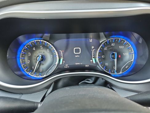 Used 2023 Chrysler Pacifica Touring-L FWD image 26